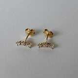 עגיל קשת בשיבוץ שלושה יהלומים