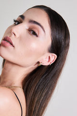 עגיל קשת בשיבוץ שלושה יהלומים